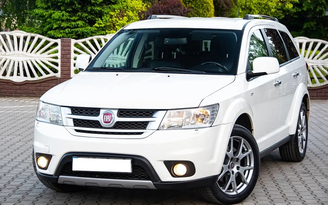 Fiat Freemont cena 48900 przebieg: 205000, rok produkcji 2015 z Nowy Sącz małe 781